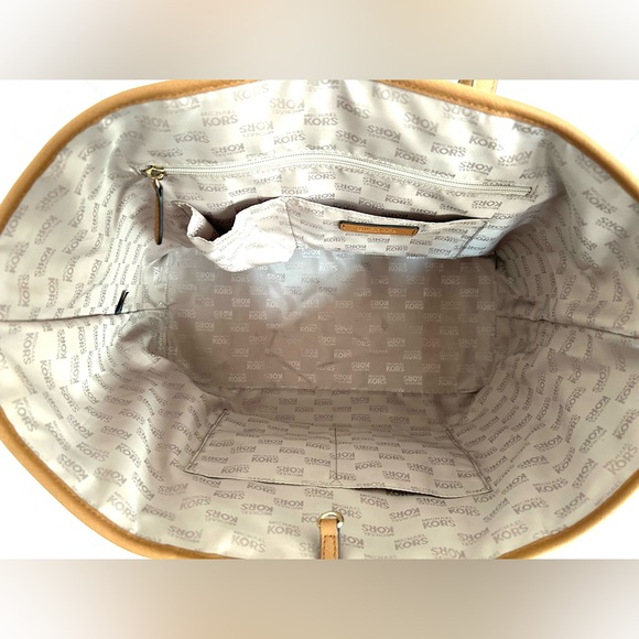 Michael Kors Large Jet Set Tote with Gold Python Embossing - Picture 10 of 15